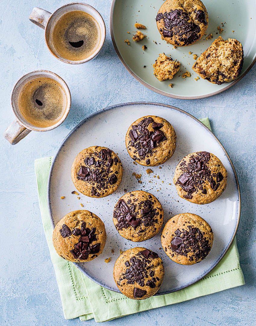 Foto van Vegan muffins met stukjes chocolade door WW