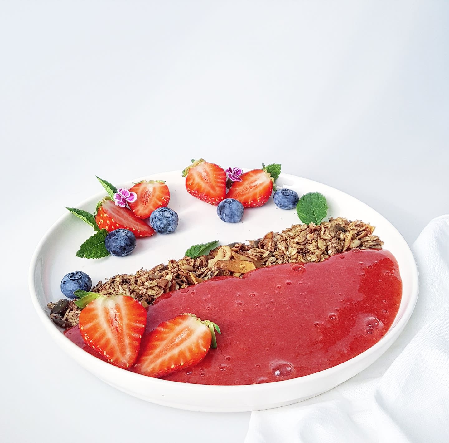 Foto van Strawberry soup - WW Loves - Oot Granola door WW